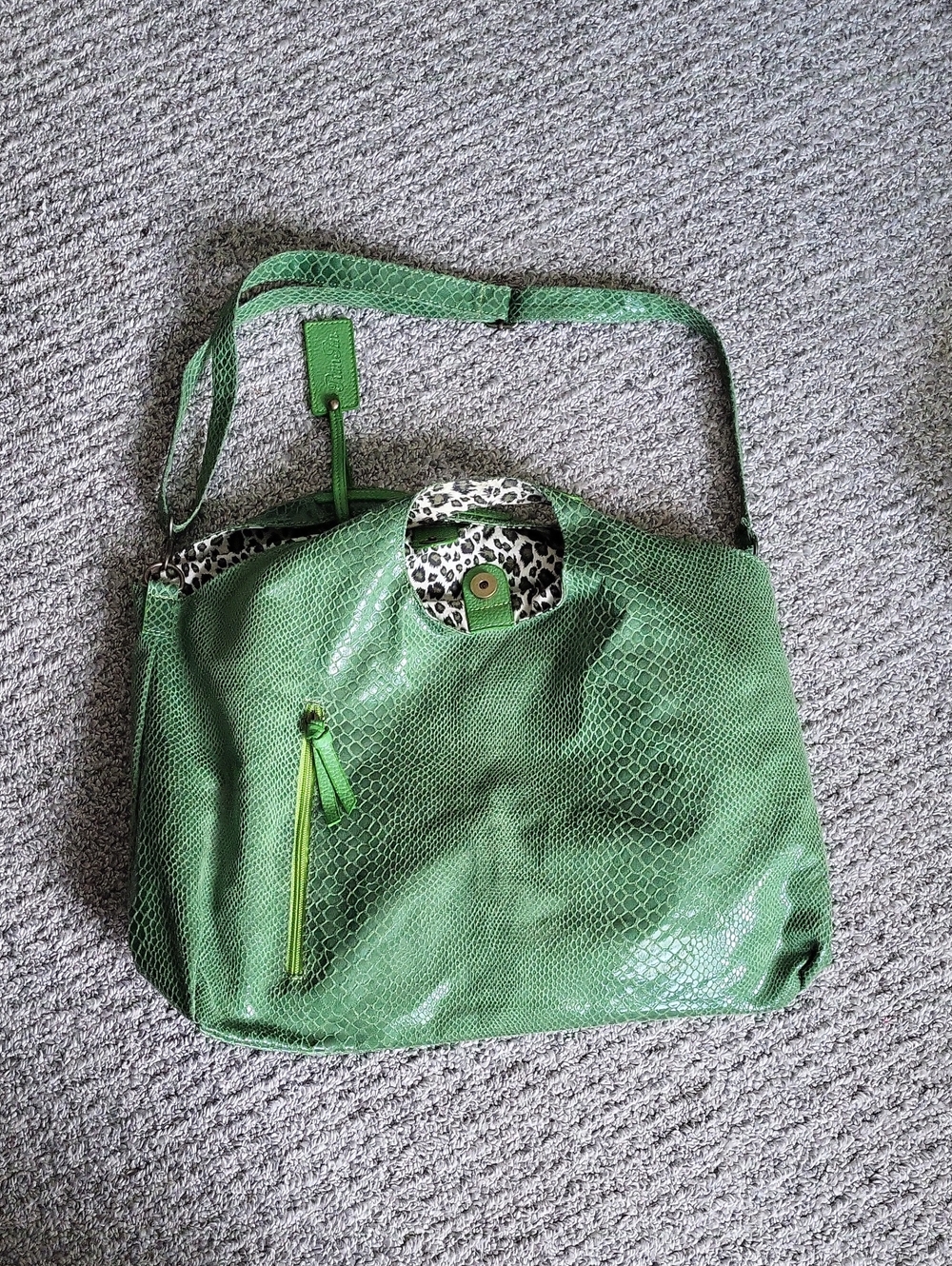 Green Snake-Texture Shoulder Bag